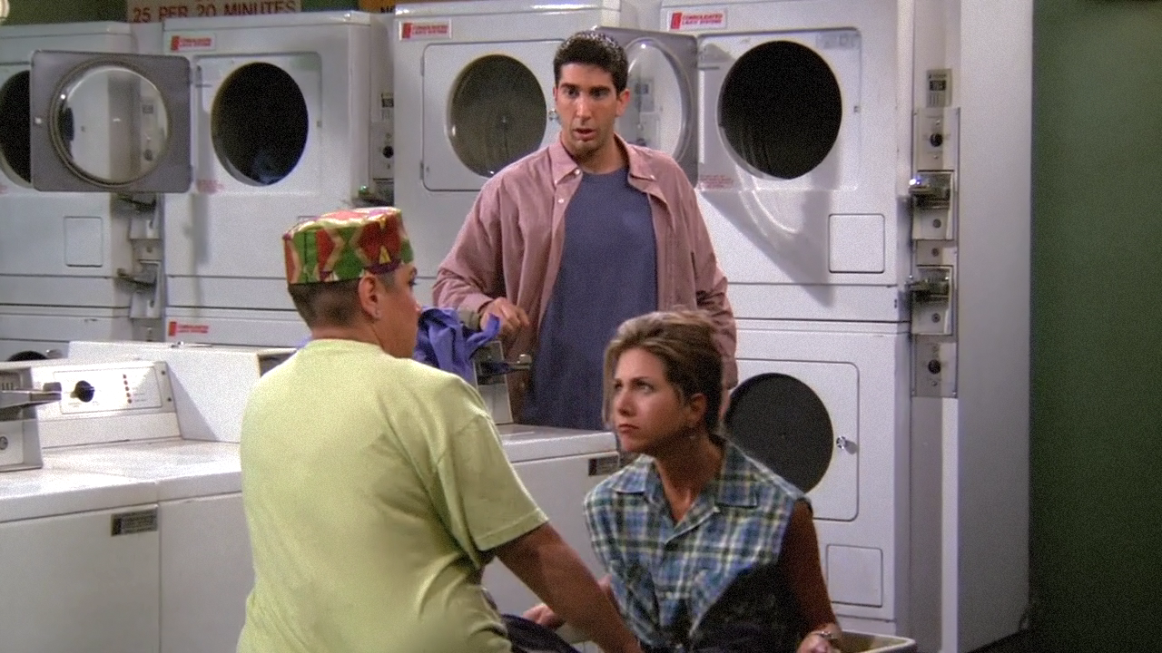 1x05 - The One With The East German Laundry Detergent.mkv_001280988.png