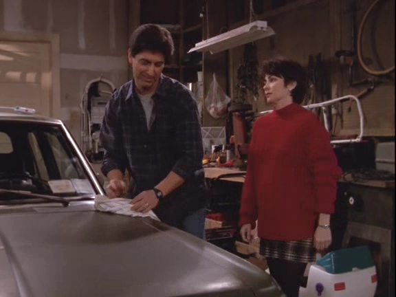 Everybody Loves Raymond - 01x15 - The Car.avi_000841883.jpg