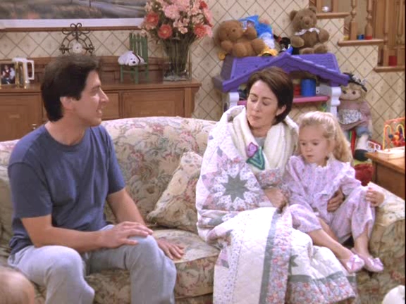 Everybody Loves Raymond - 01x13 - Debra',s Sick.avi_000301676.jpg