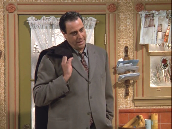 Everybody Loves Raymond - 01x14 - Who',s Handsome.avi_000971221.jpg